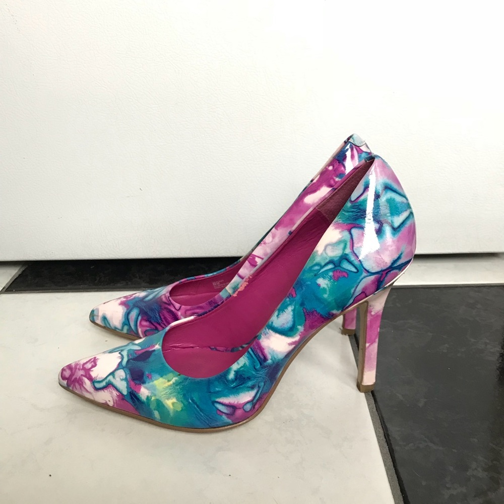 BCBG heel